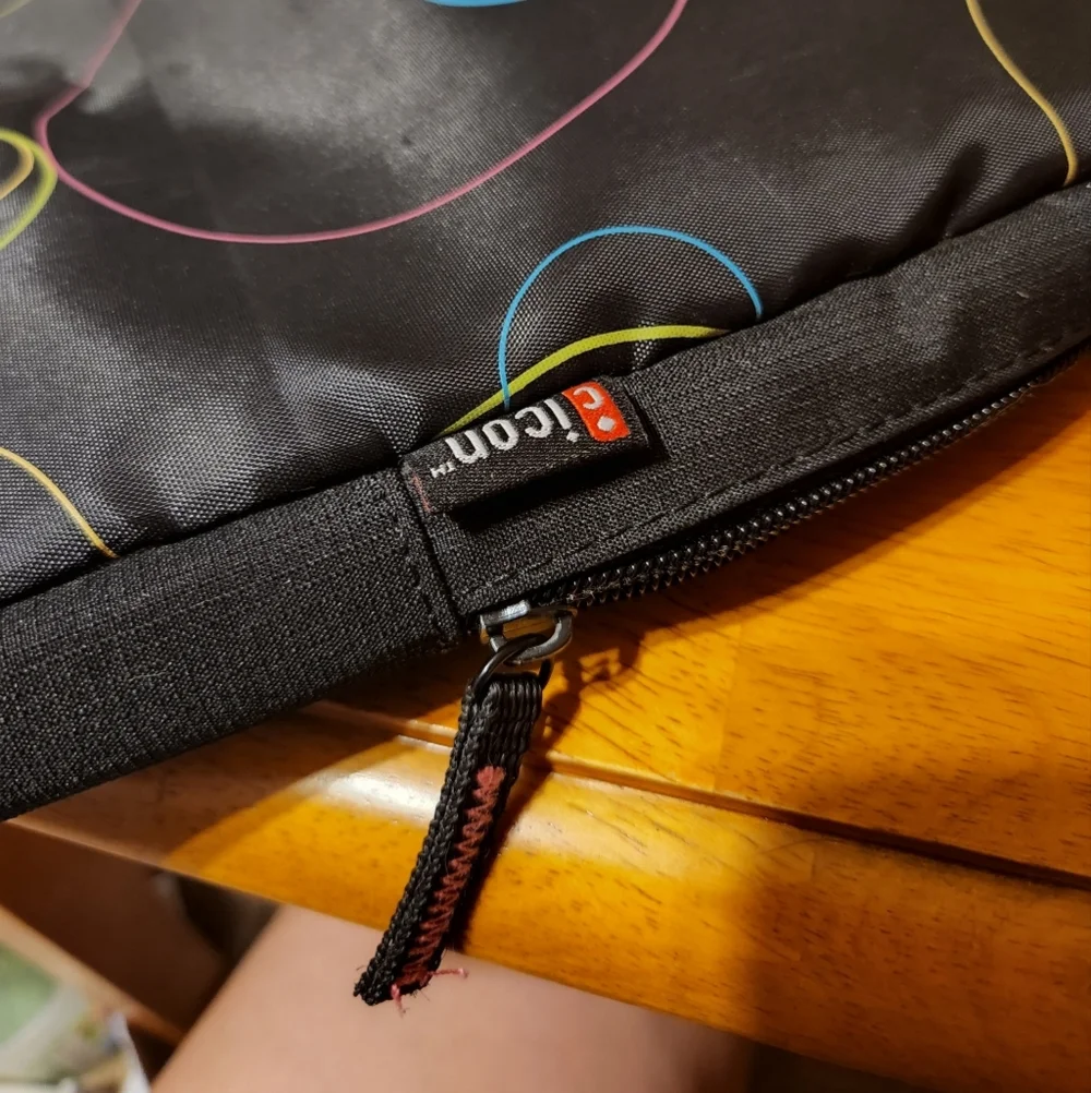 ICON laptop carrying